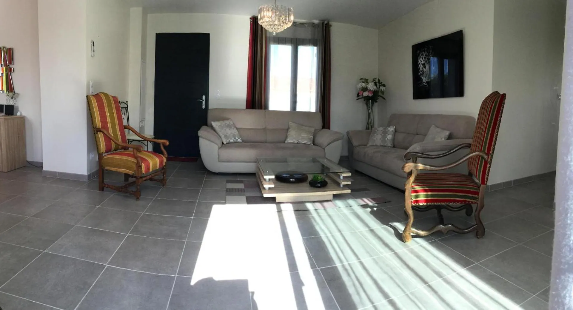 Charming Family House With Pool Located At L'Isle Sur La Sorgue - Sleeps 8 Villa Holiday home L'Isle-sur-la-Sorgue