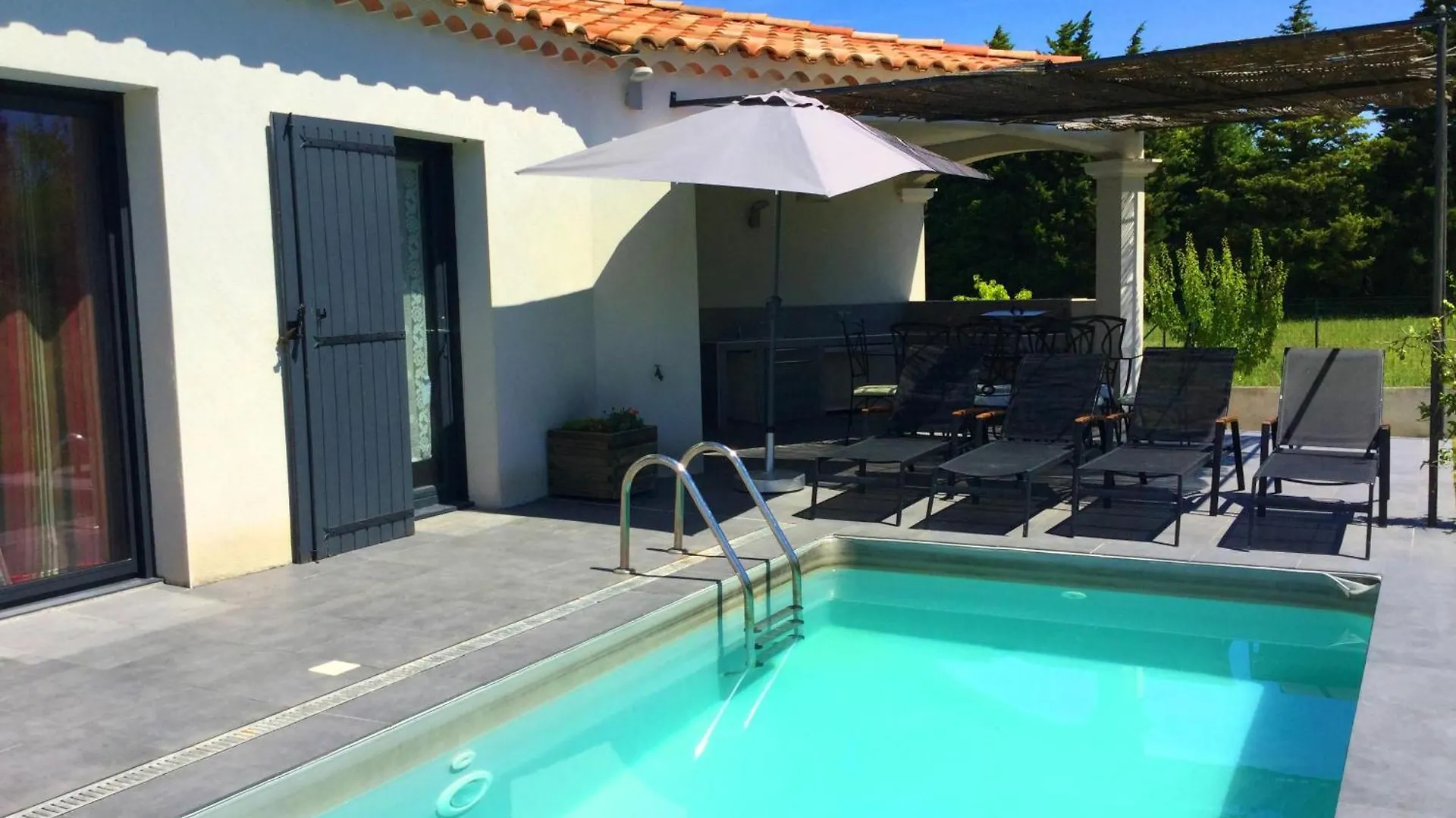 Charming Family House With Pool Located At L'Isle Sur La Sorgue - Sleeps 8 Villa L'Isle-sur-la-Sorgue