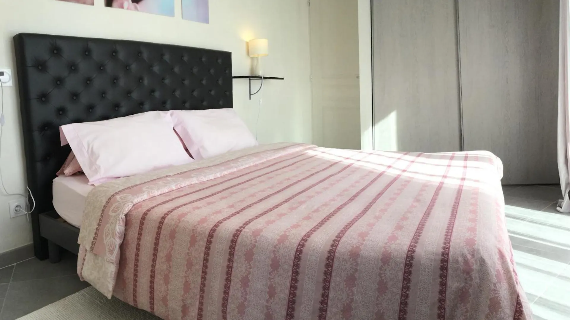 Holiday home Charming Family House With Pool Located At L'Isle Sur La Sorgue - Sleeps 8 Villa