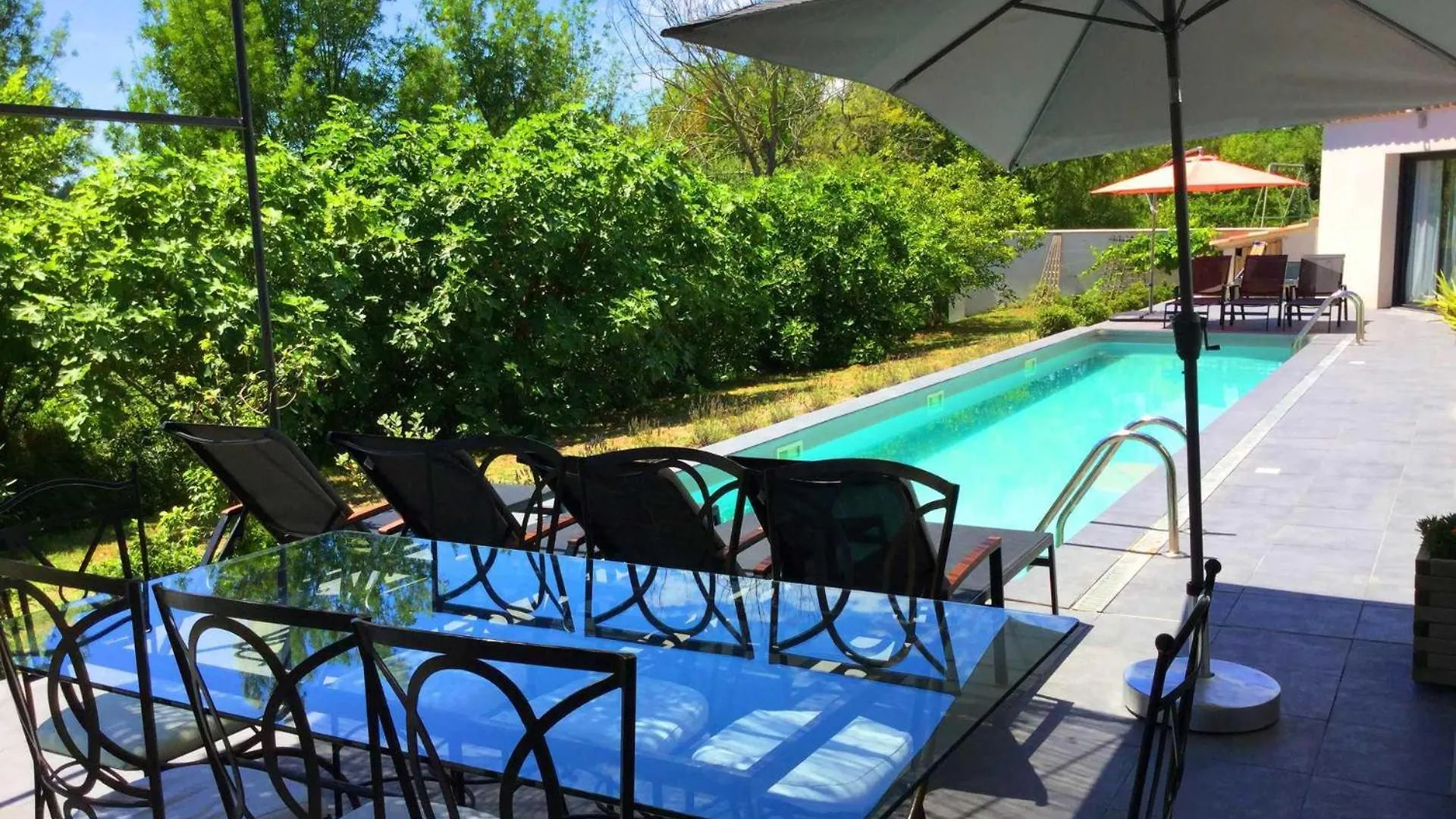 Charming Family House With Pool Located At L'Isle Sur La Sorgue - Sleeps 8 Villa Holiday home