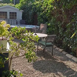 Le Petit Jardin ... Guest house