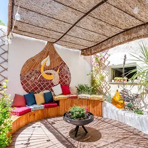Aux Bleues Bed & Breakfast