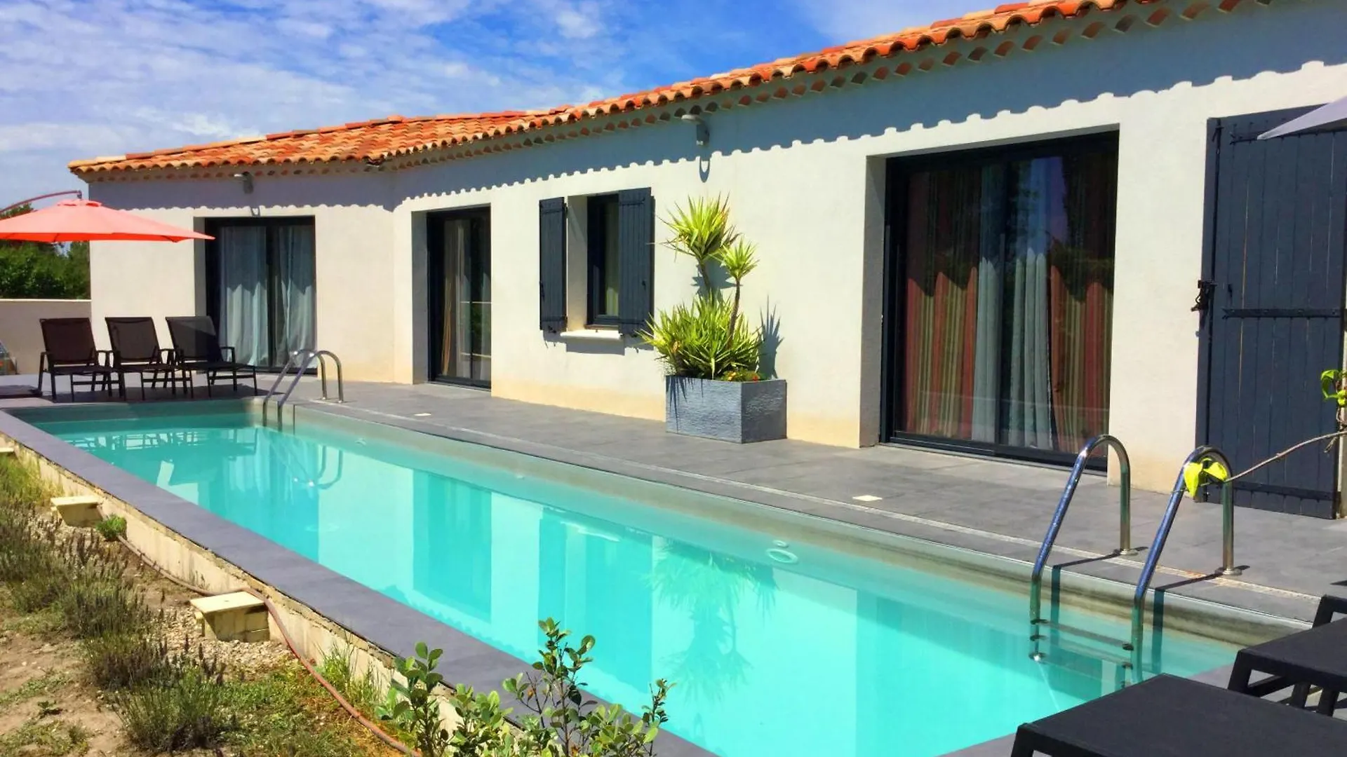 Charming Family House With Pool Located At L'Isle Sur La Sorgue - Sleeps 8 Villa Holiday home L'Isle-sur-la-Sorgue