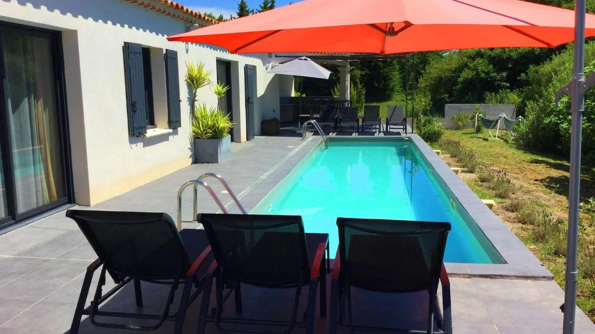 Charming Family House With Pool Located At L\'Isle Sur La Sorgue - Sleeps 8 location
